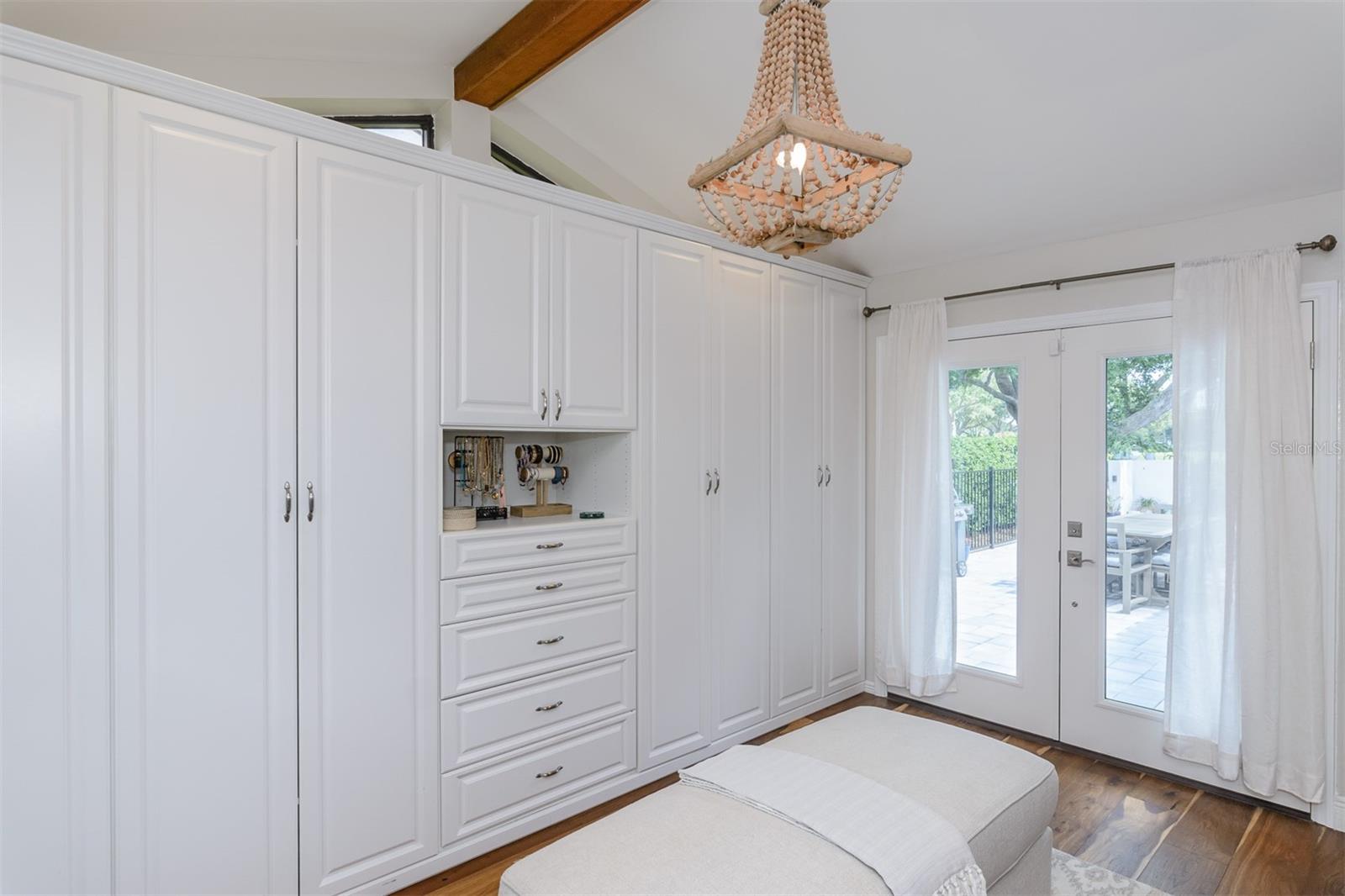 Start every morning with sunrays filtering through majestic oak trees – image 34
