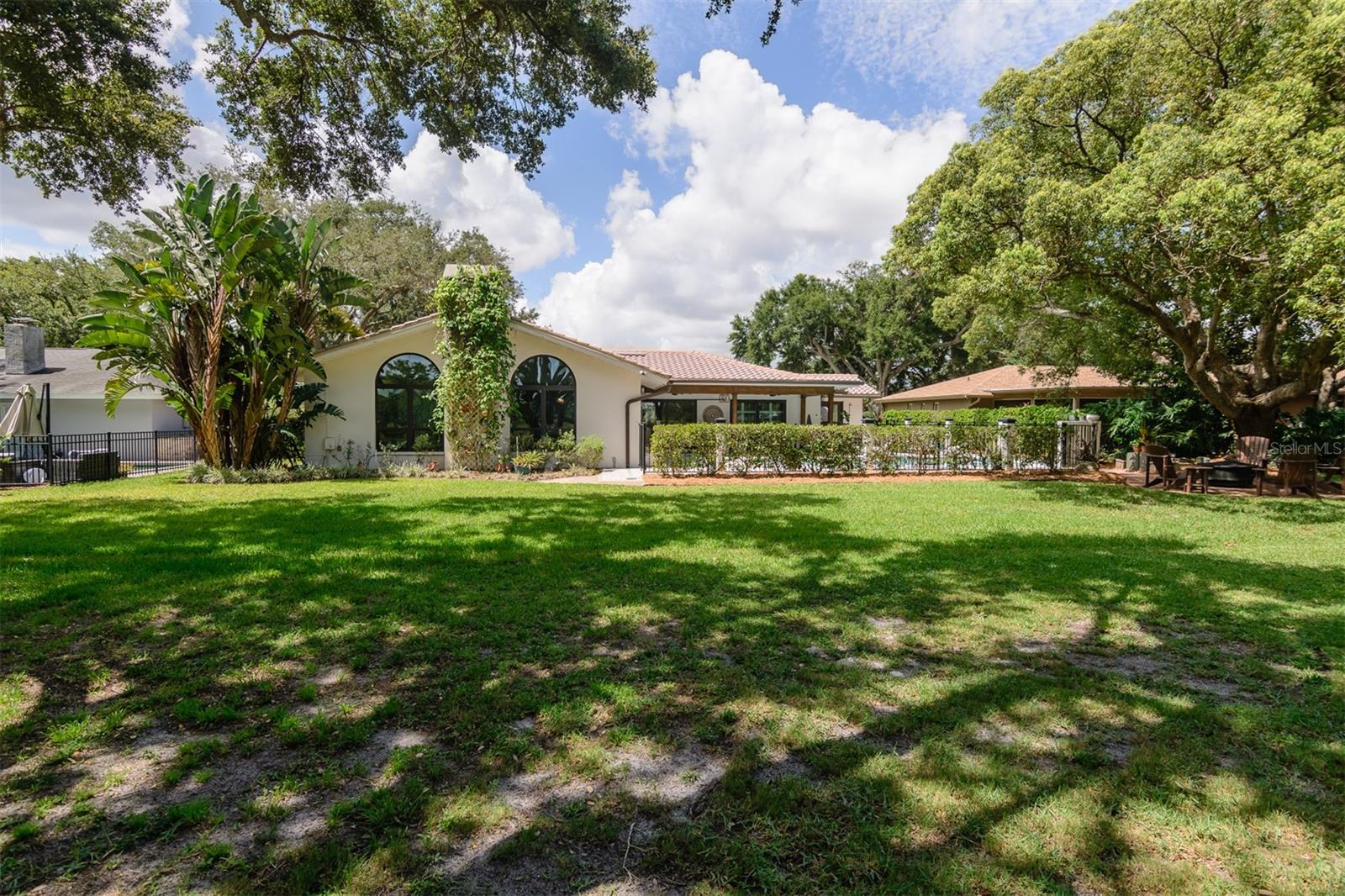 Start every morning with sunrays filtering through majestic oak trees – image 64