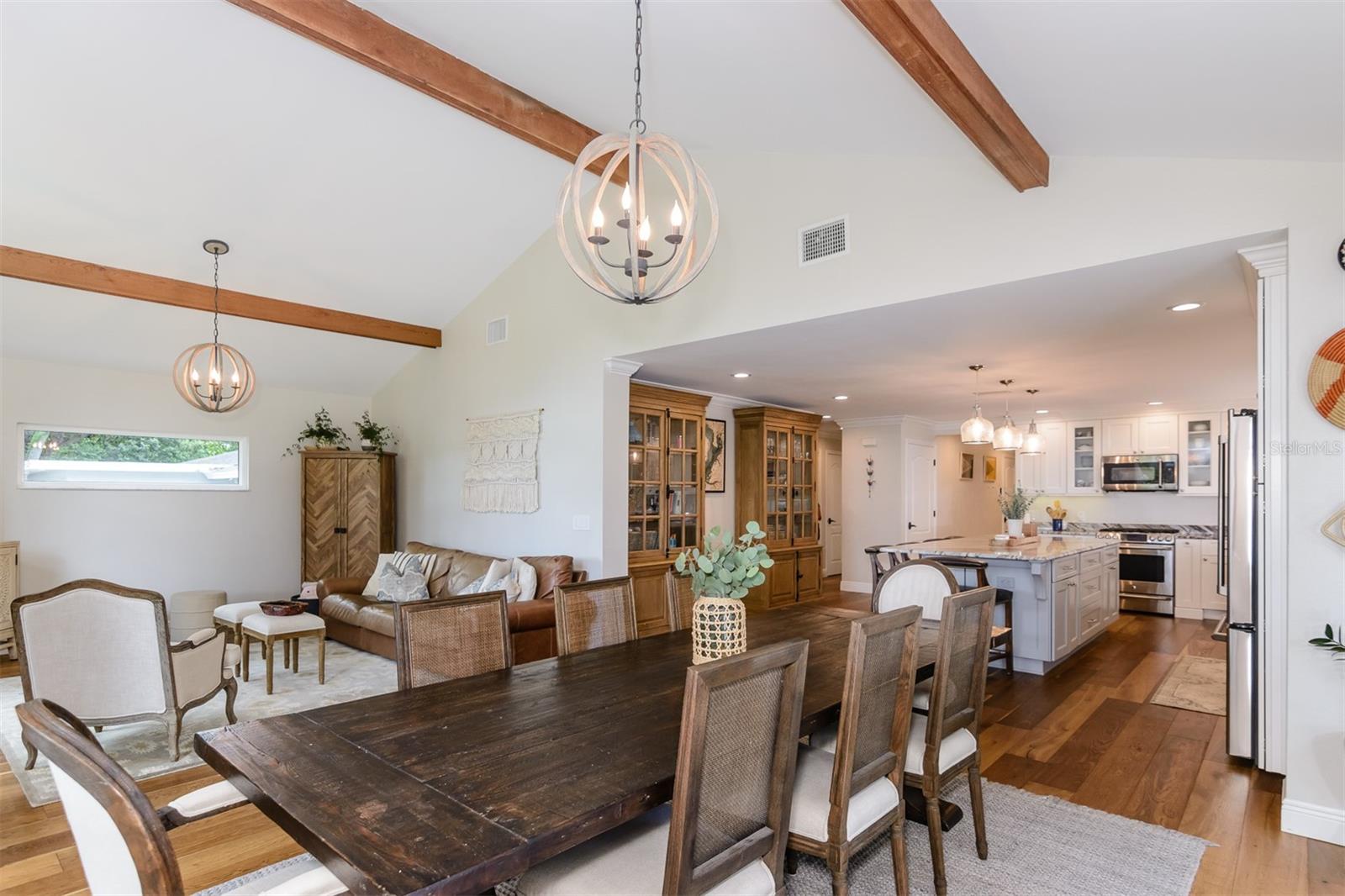Start every morning with sunrays filtering through majestic oak trees – image 19