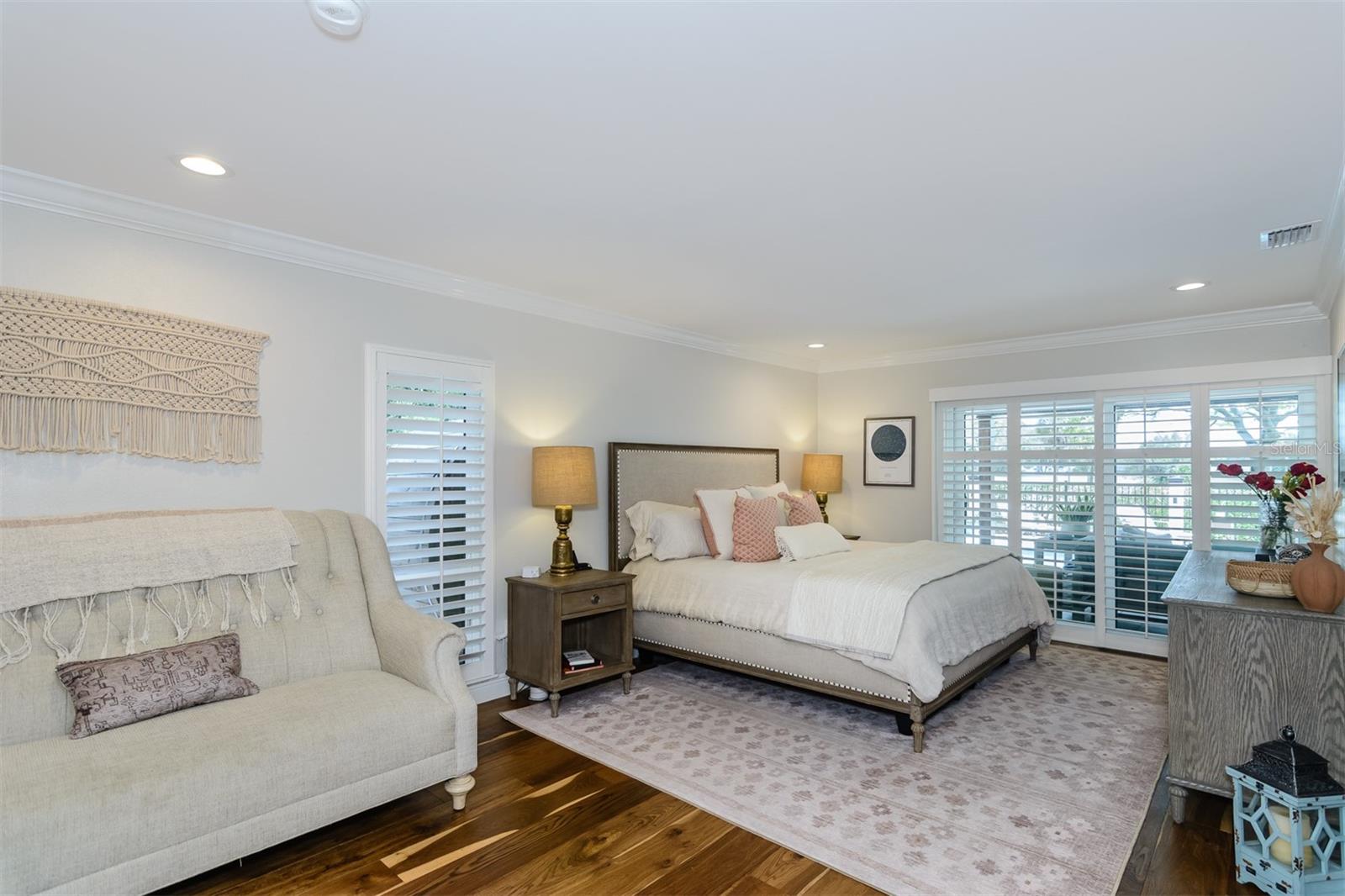Start every morning with sunrays filtering through majestic oak trees – image 25