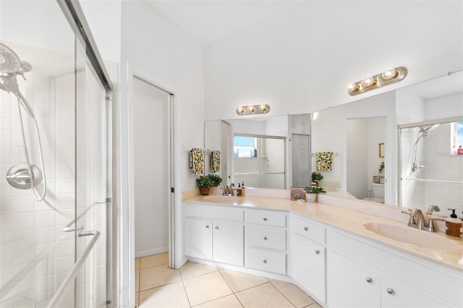 DEER HOLLOW - Residential