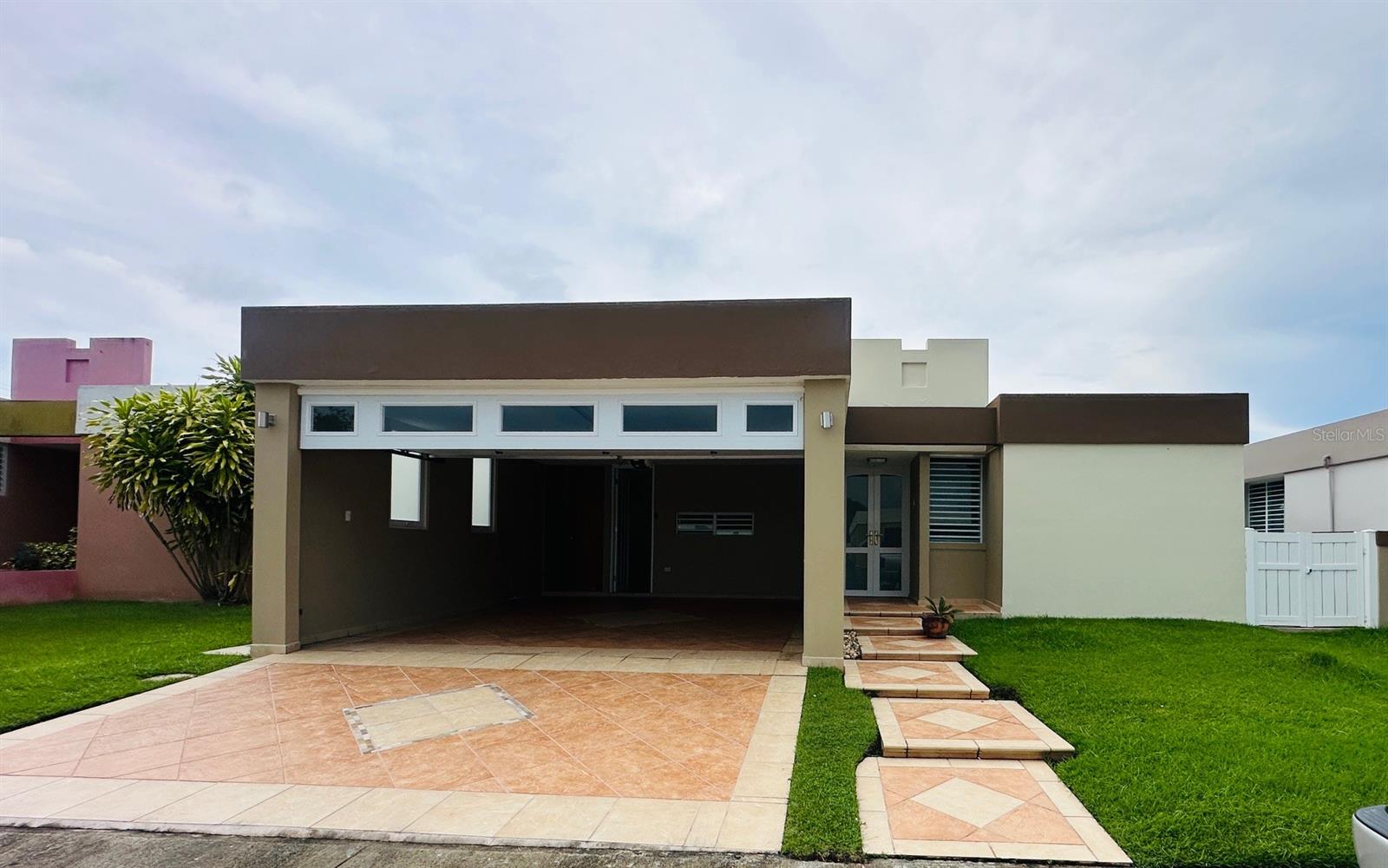 URB. PARQUE DE CANDELERO - Residential