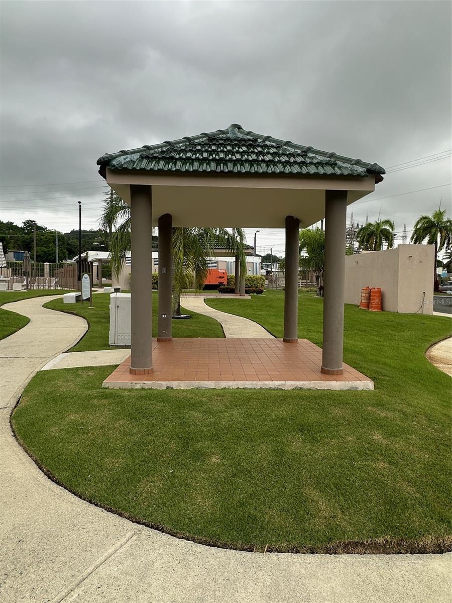 URB. PARQUE DE CANDELERO - Residential