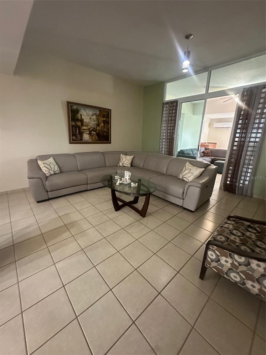 URB. PARQUE DE CANDELERO - Residential