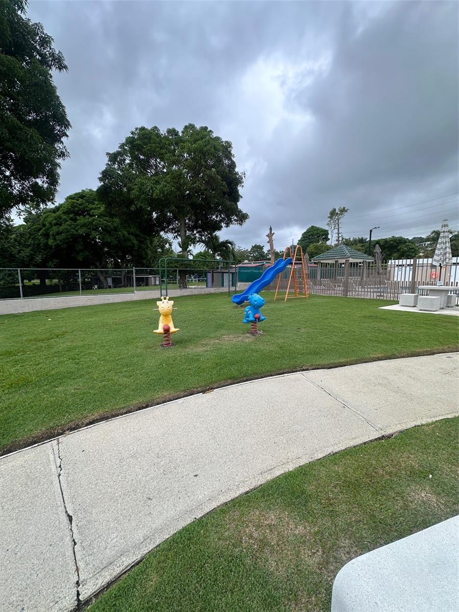 URB. PARQUE DE CANDELERO - Residential