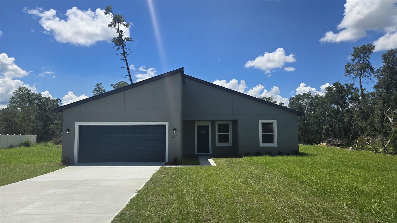 Welcome to your perfect BRAND-NEW home in Marion Oaks, Ocala!!! This 4-bedroom, 2-bath modern beauty is ready for its first tenants. The spacious open floor plan is ideal for family living, and the large backyard is perfect for outdoor fun. Enjoy a spacious master suite with a private bathroom, separate soaking tub, and double walk-in closets – your own retreat at the end of the day. Located in a peaceful neighborhood just minutes from shops, dining and schools.
Move-in ready and available for rent now – the home you’ve been looking for is here!!