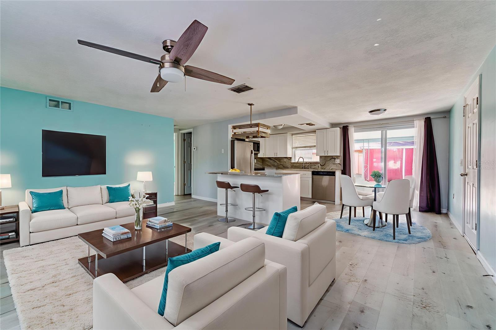 COUNTRY CLUB ESTATES - Residential