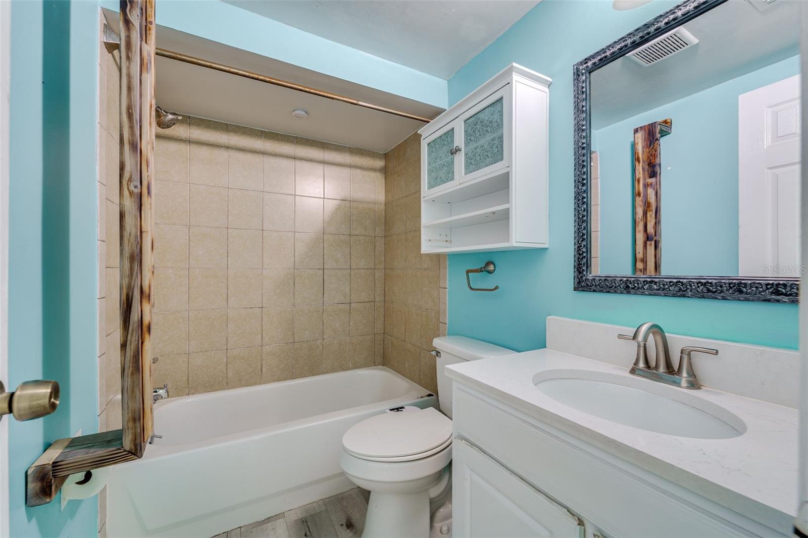 COUNTRY CLUB ESTATES - Residential