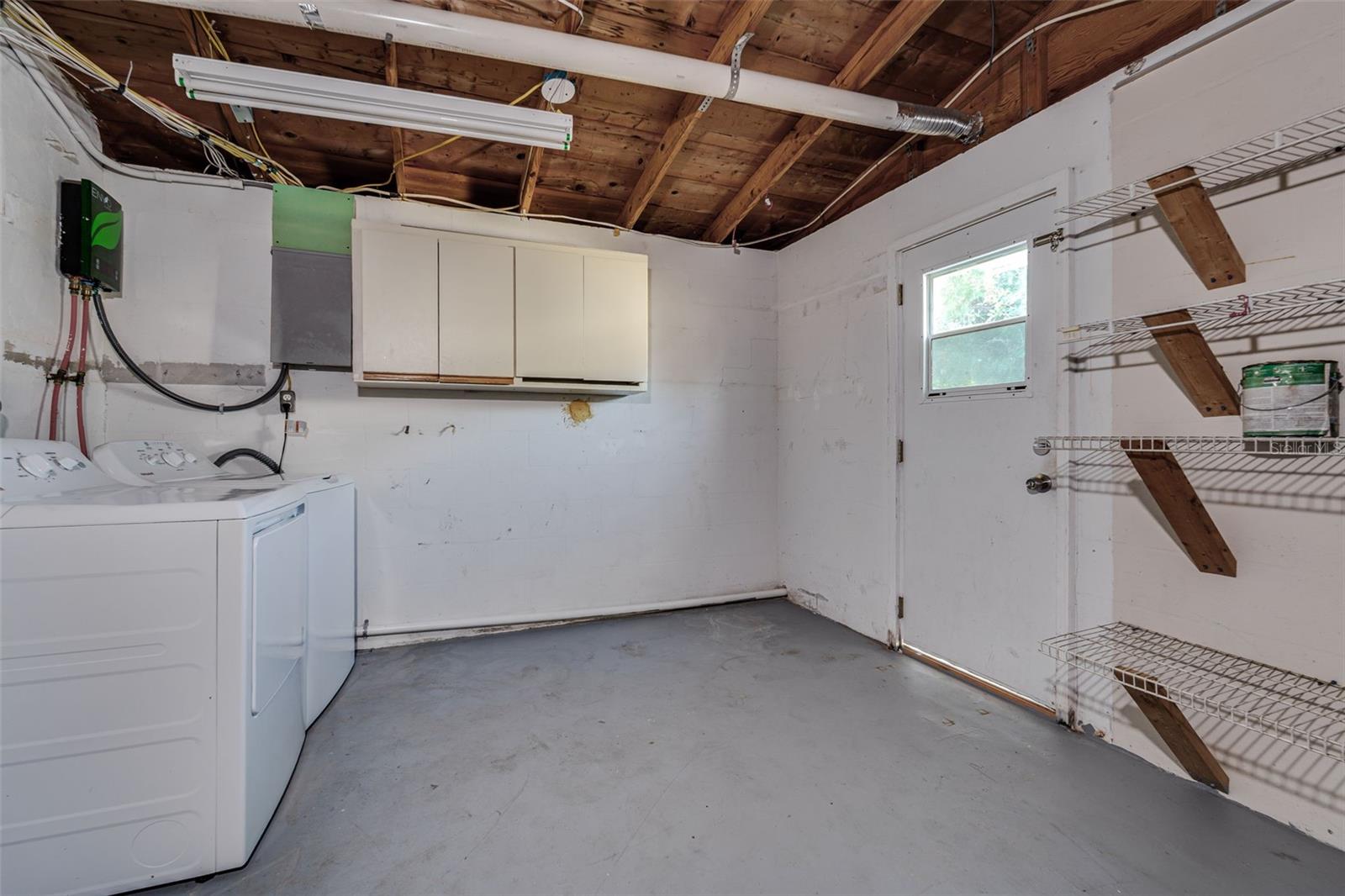 COUNTRY CLUB ESTATES - Residential