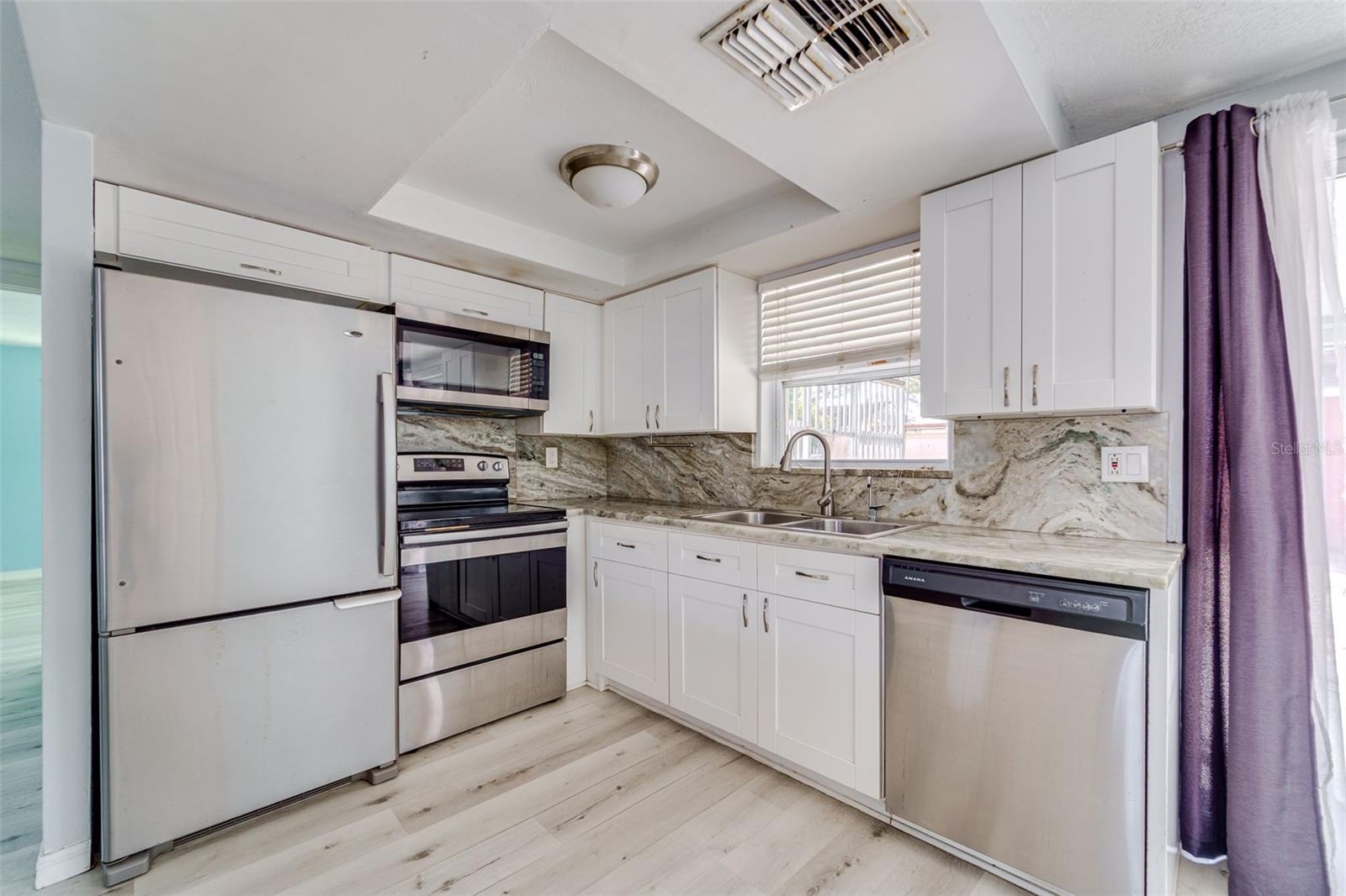 COUNTRY CLUB ESTATES - Residential