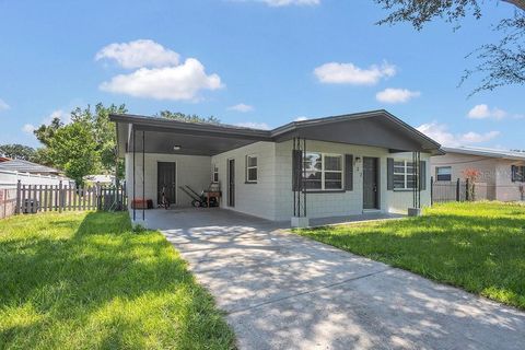 A home in WINTER HAVEN