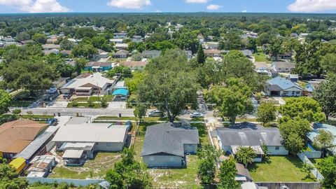 A home in WINTER HAVEN