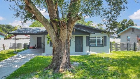 A home in WINTER HAVEN