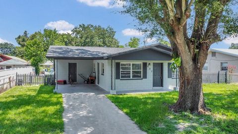 A home in WINTER HAVEN