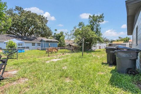 A home in WINTER HAVEN