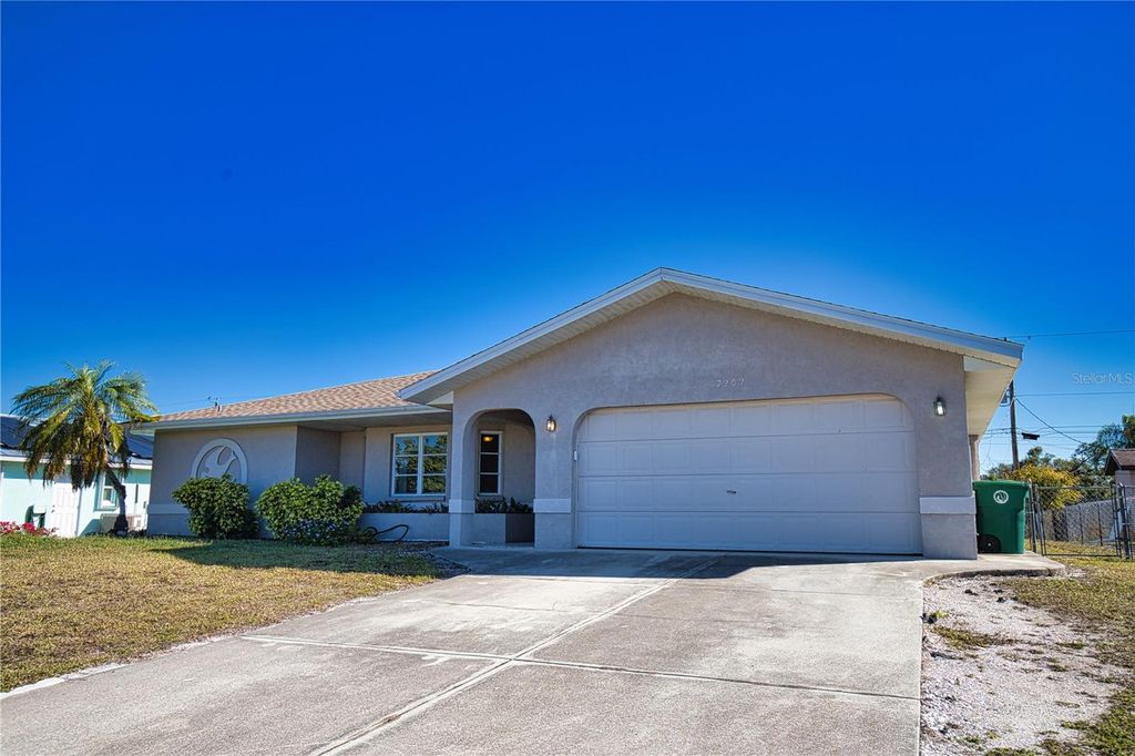 Photo of 7202 Mamouth St, Englewood, FL 34224 (MLS # D6145497)