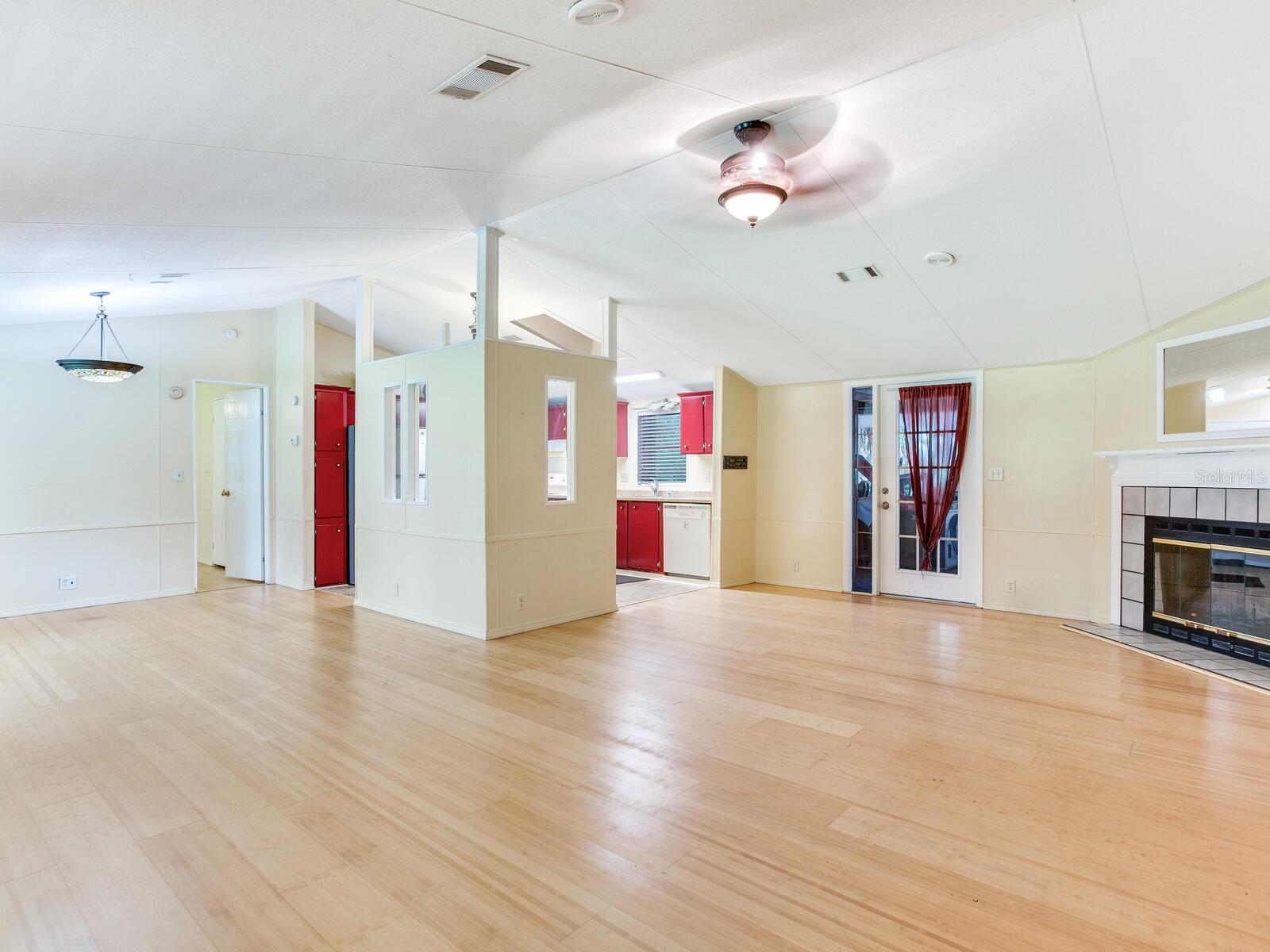 CREIGHTONS MIZELLE CREEK GARD - Residential