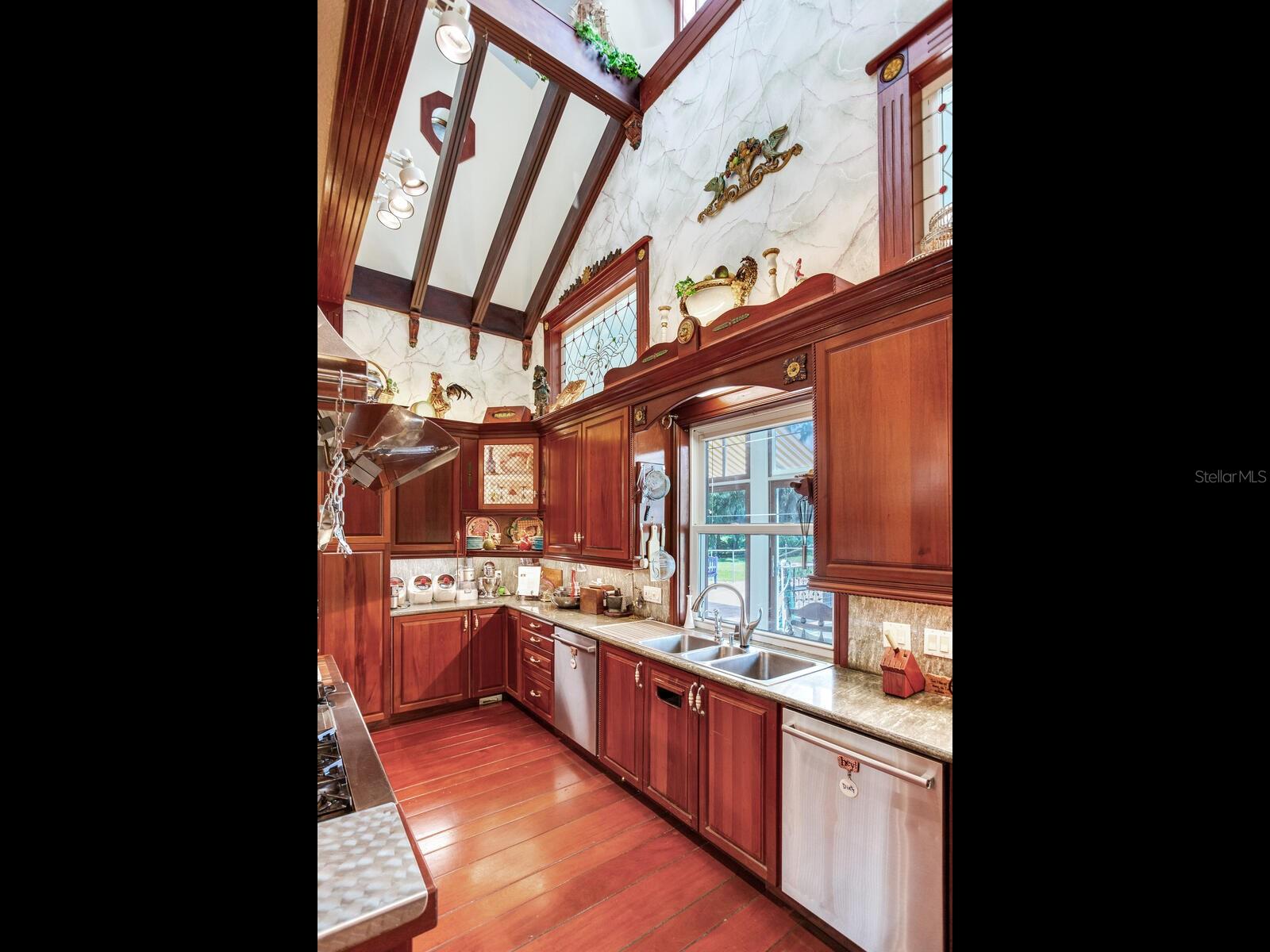 CREIGHTONS MIZELLE CREEK GARD - Residential