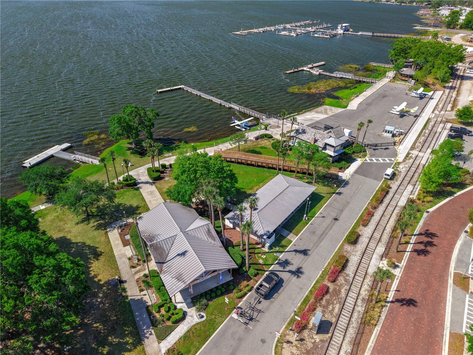 AVALON PARK TAVARES - Residential