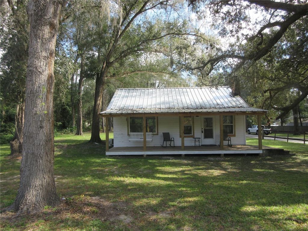 Photo of 5901 S Highway 314a, Ocklawaha, FL 32179 (MLS # OM713382)