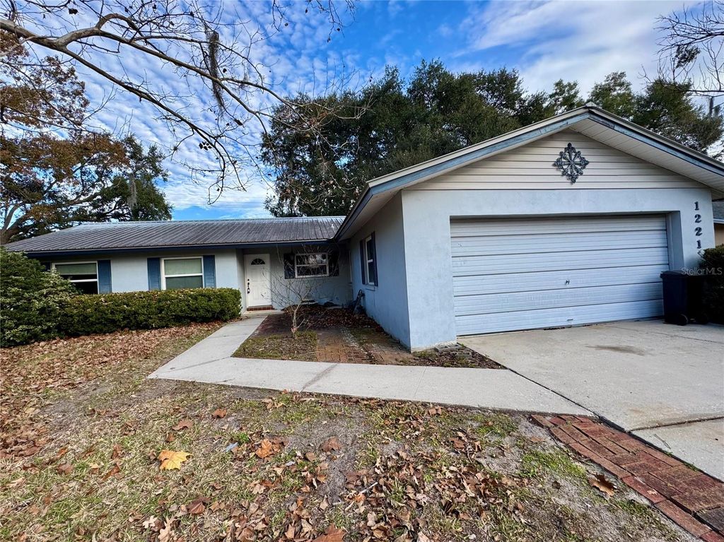 Photo of 1221 SW 75th Drive, Gainesville, FL 32607 (MLS # GC536281)