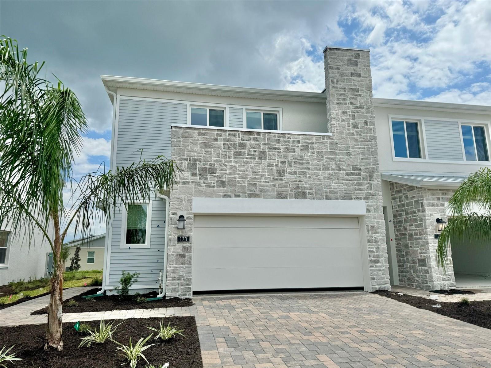 CHAMPIONS POINTE - Residential Lease