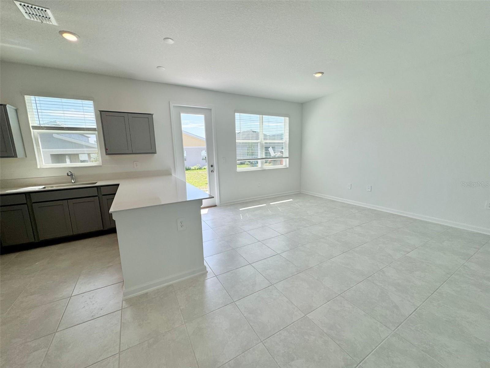 CHAMPIONS POINTE - Residential Lease