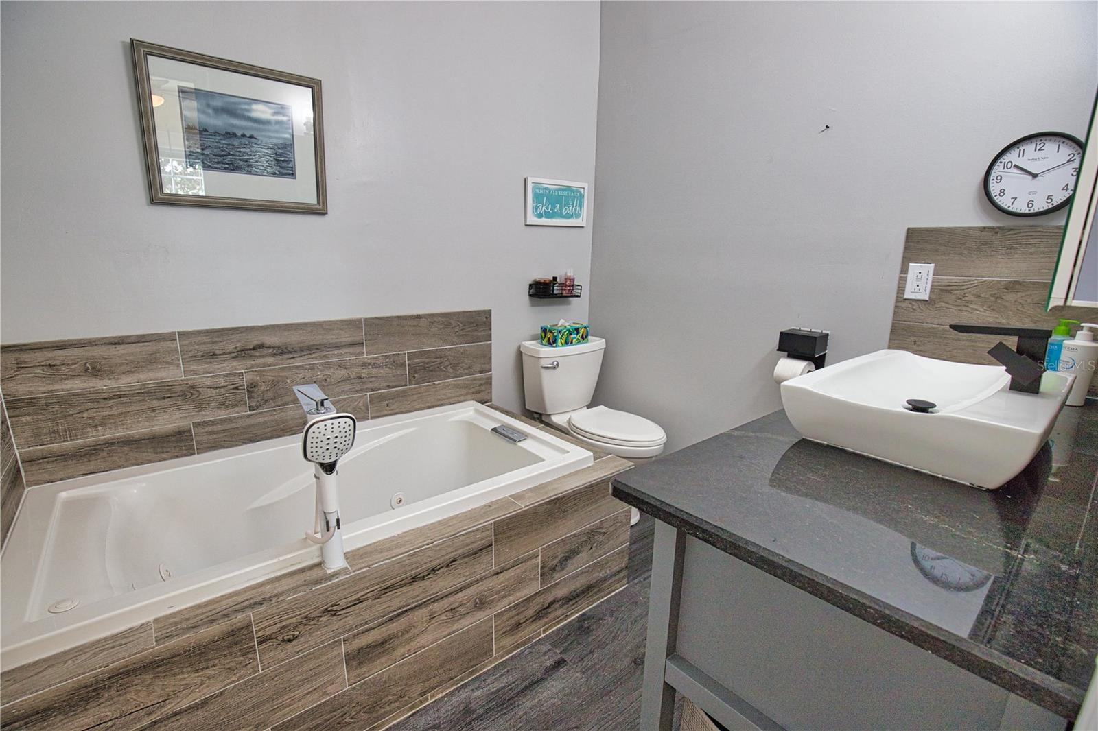 AIRPORT ESTATES - Residential