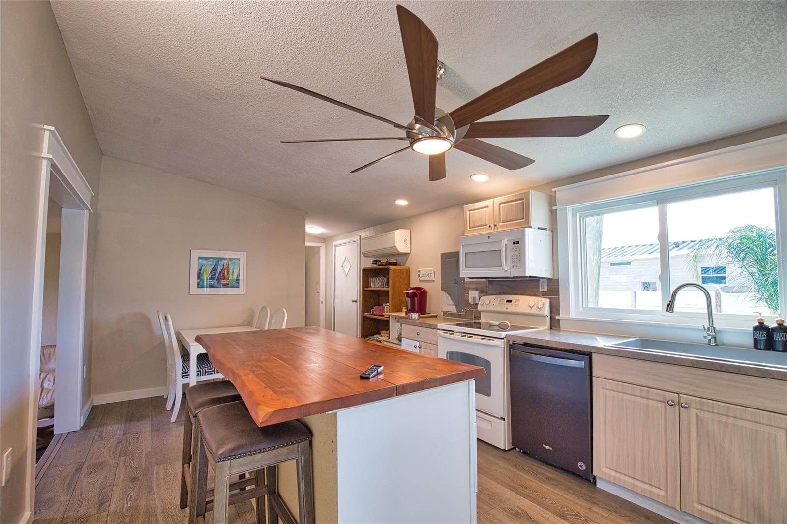 AIRPORT ESTATES - Residential