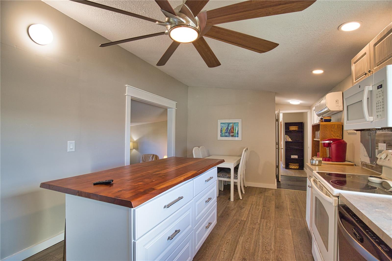 AIRPORT ESTATES - Residential