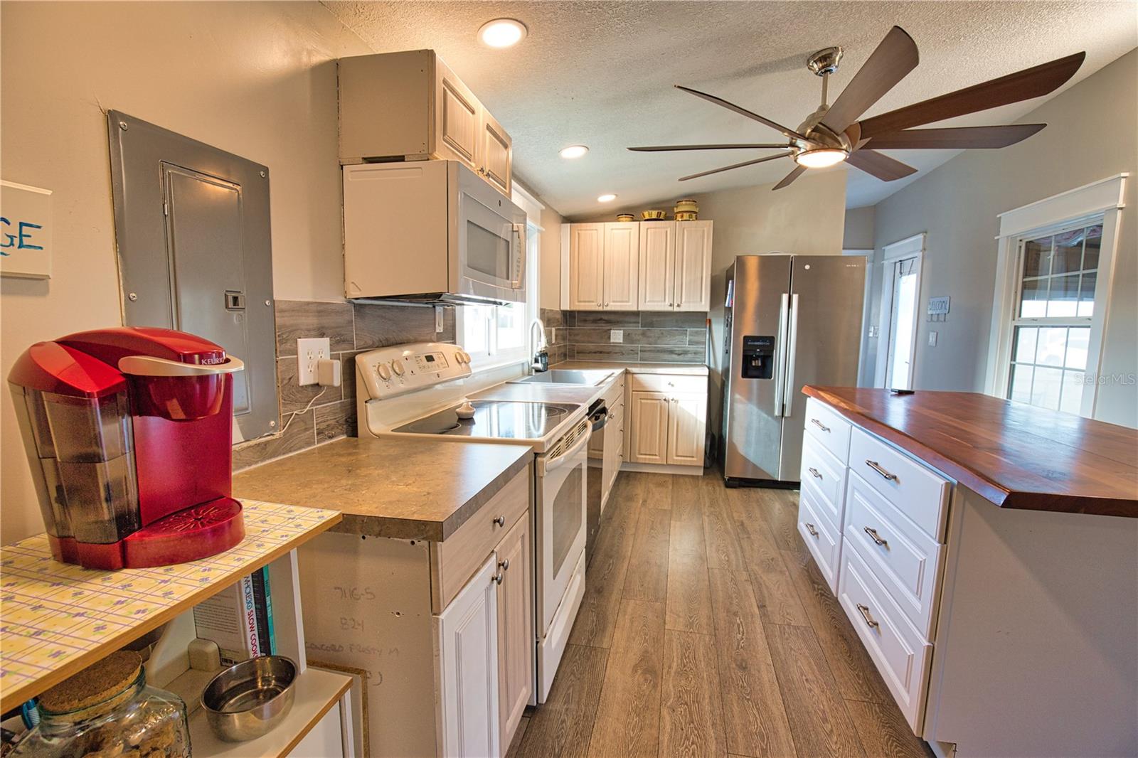 AIRPORT ESTATES - Residential