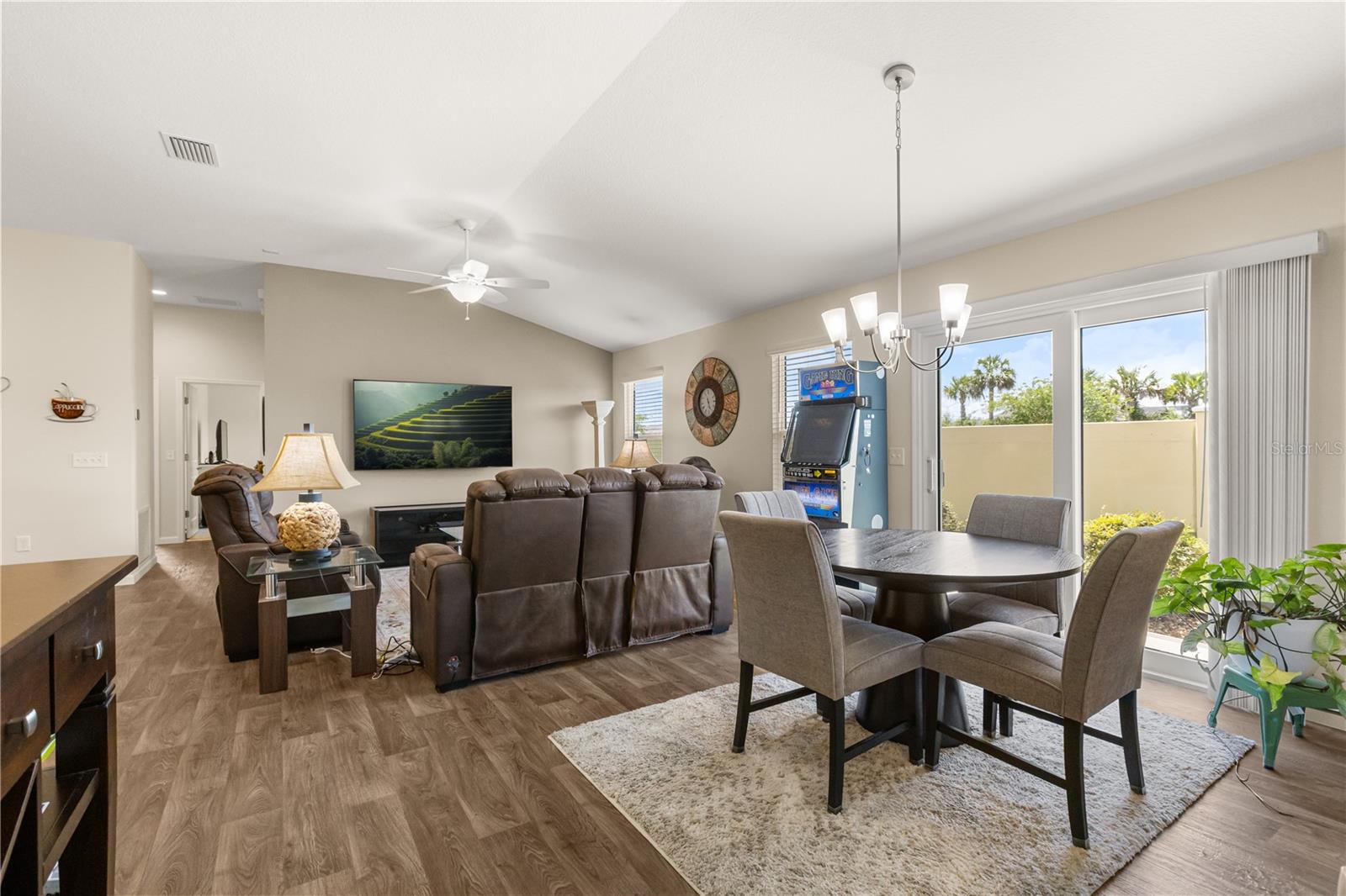 VILLAGES/SOUTHERN OAKS UN #130 - Residential