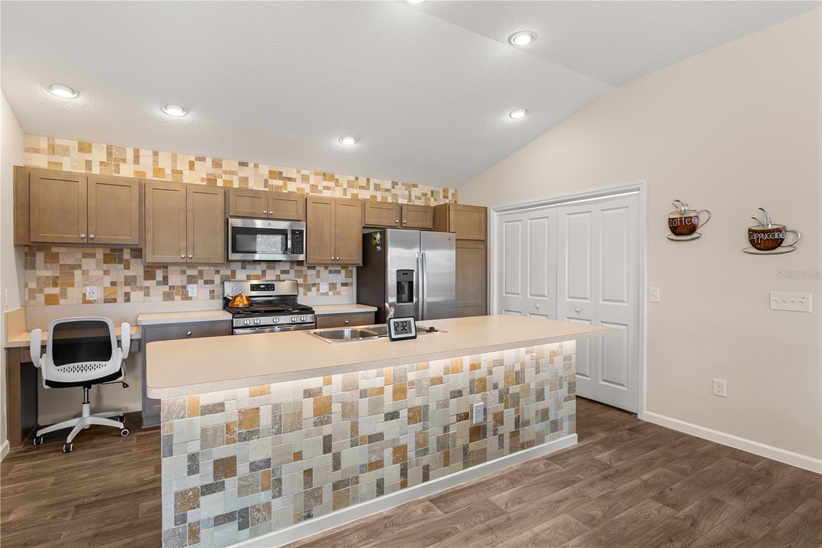 VILLAGES/SOUTHERN OAKS UN #130 - Residential