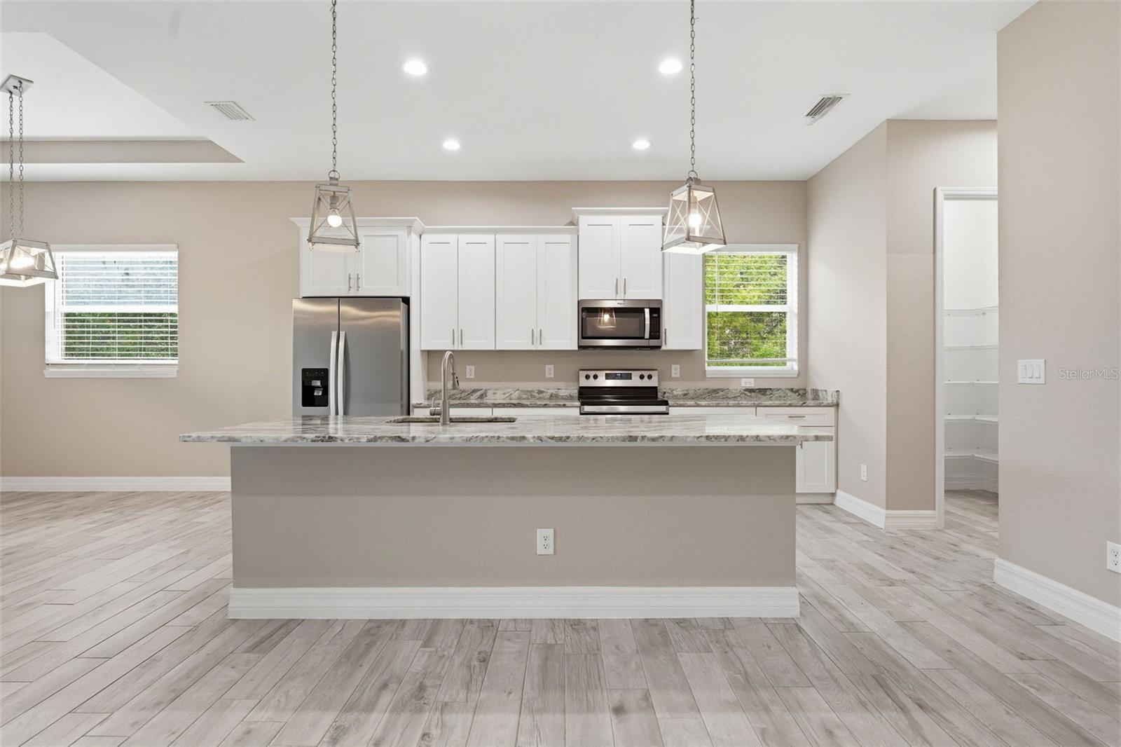 ROTONDA LAKES - Residential