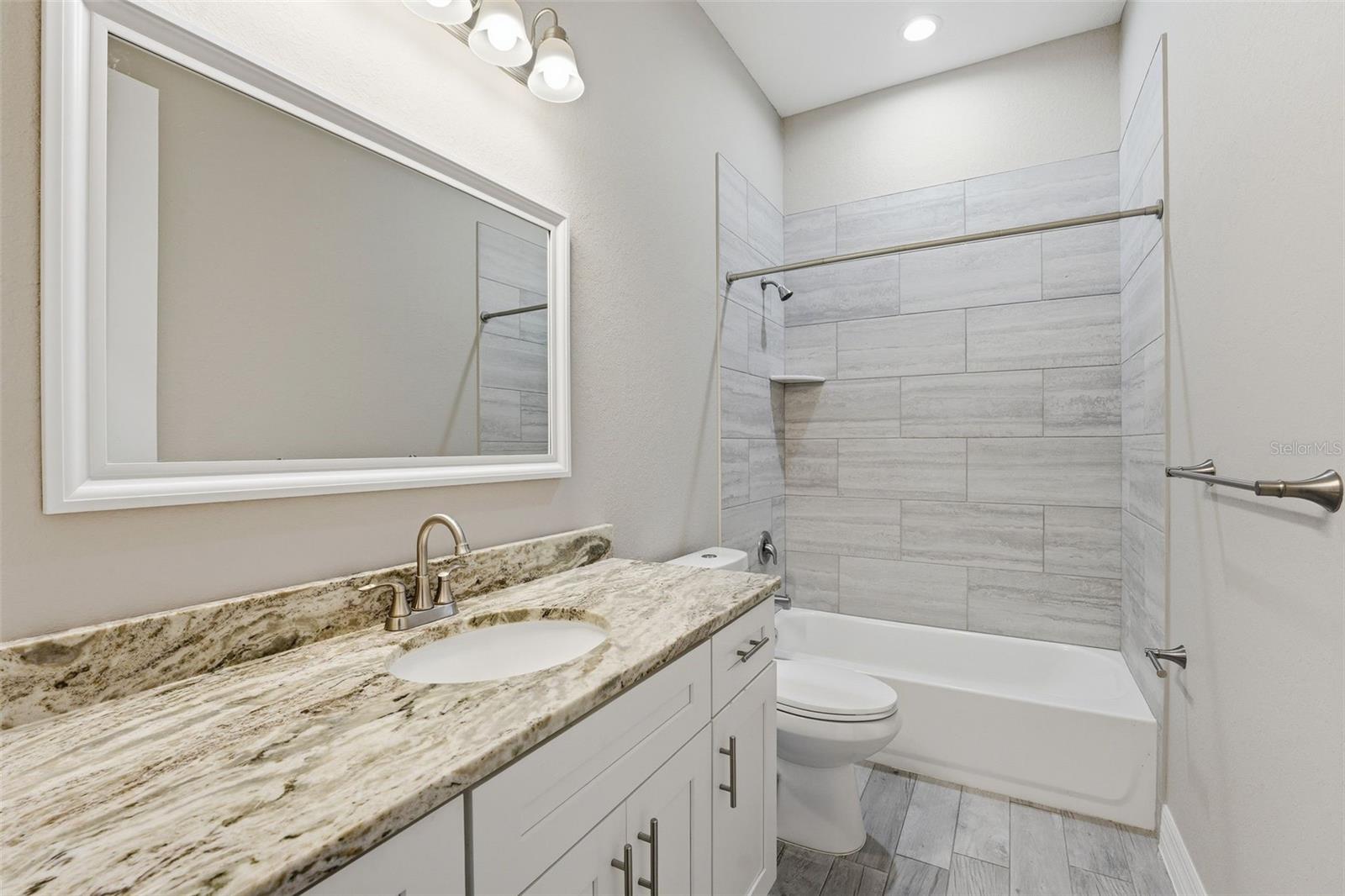 ROTONDA LAKES - Residential