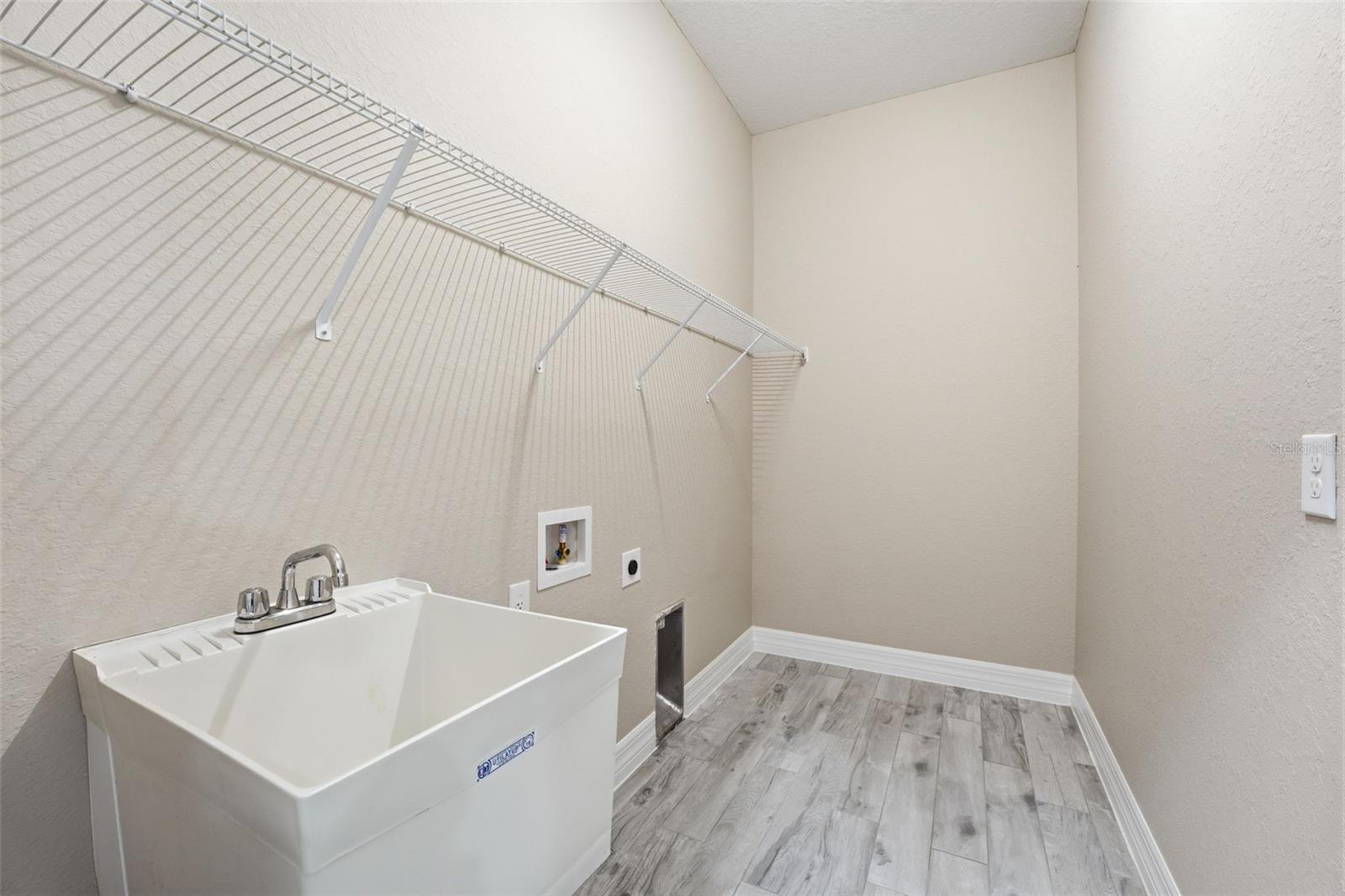 ROTONDA LAKES - Residential