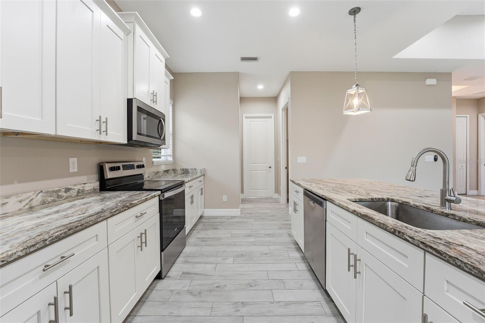 ROTONDA LAKES - Residential