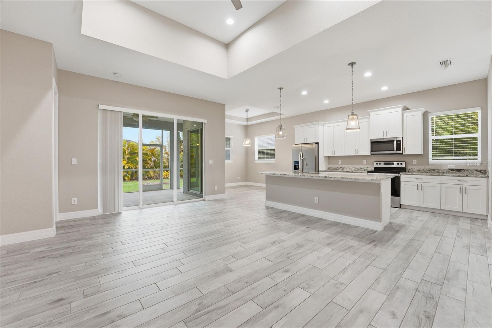 ROTONDA LAKES - Residential