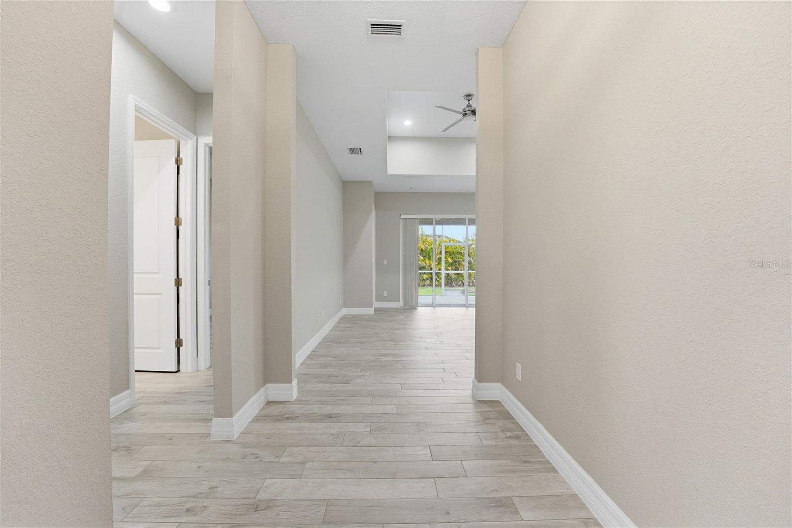 ROTONDA LAKES - Residential