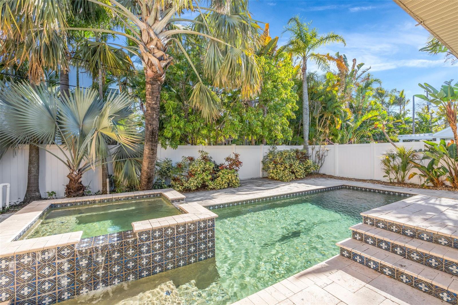 DAVIS ISLANDS PB10 PG52 TO 57 - Residential