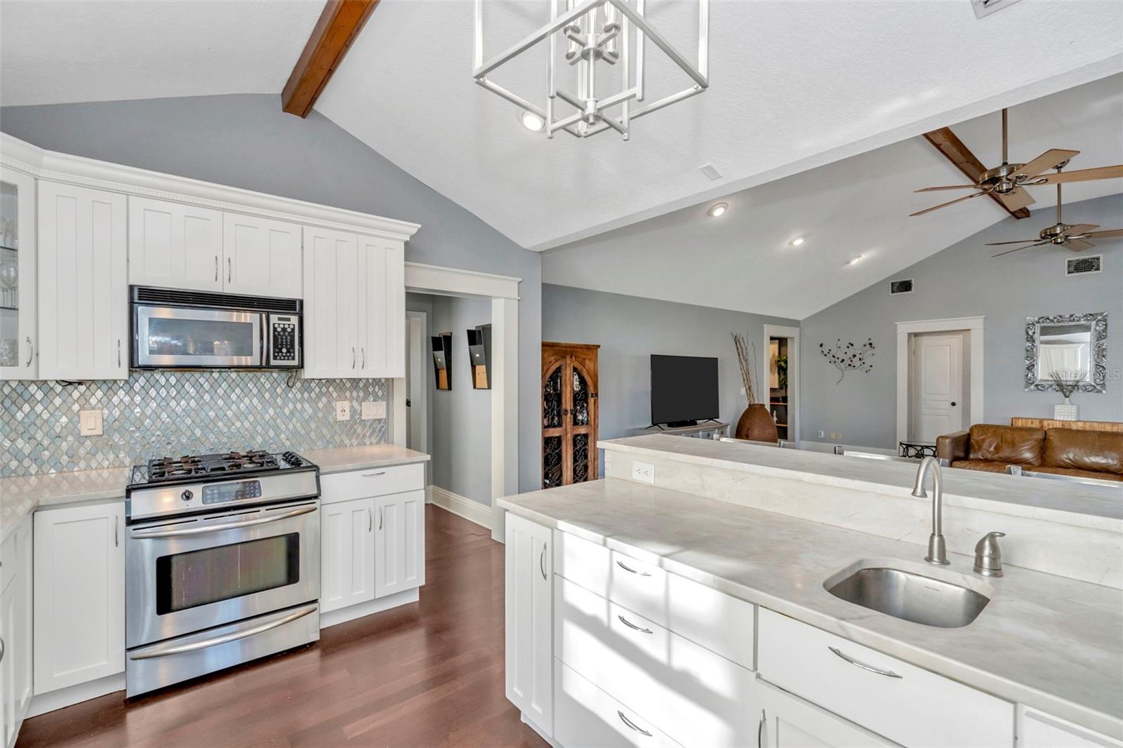 DAVIS ISLANDS PB10 PG52 TO 57 - Residential