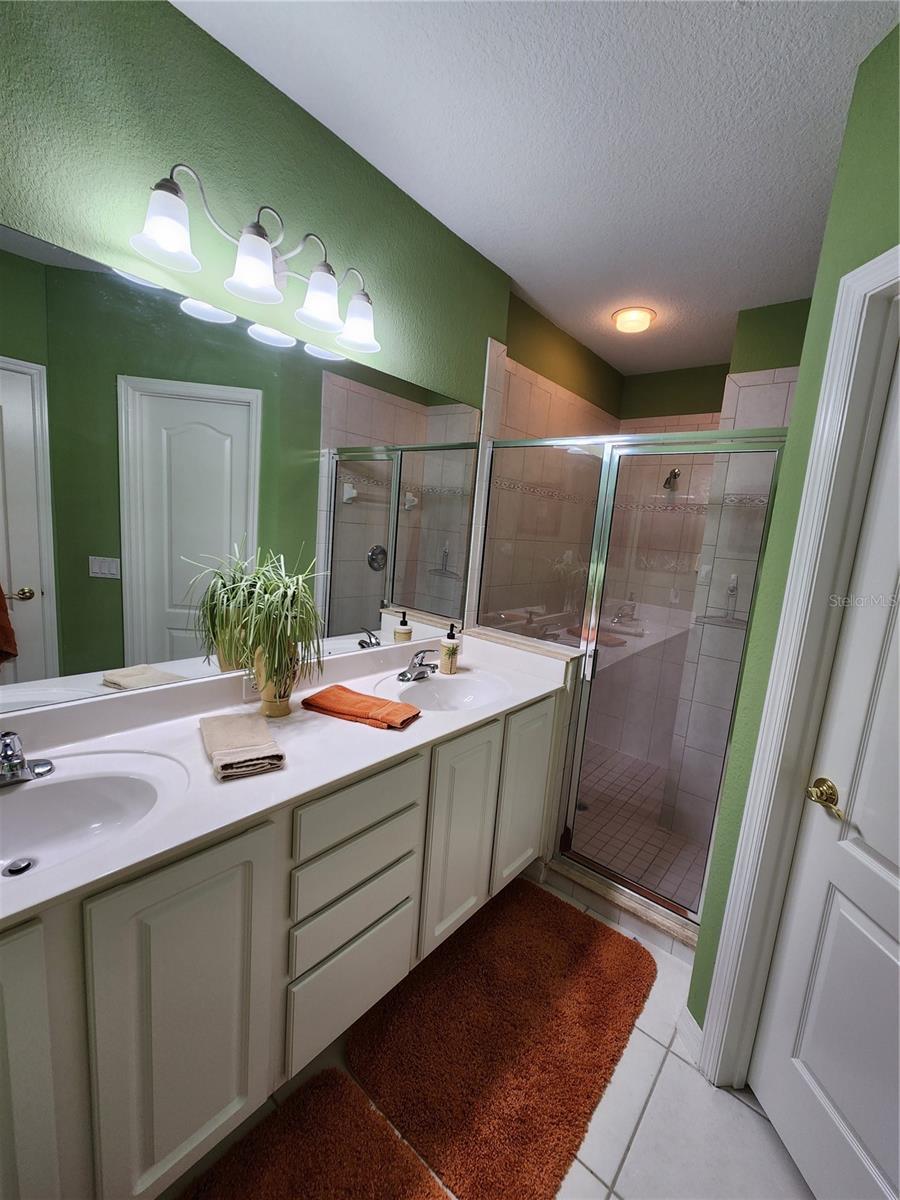 RAVINIA - Residential Lease