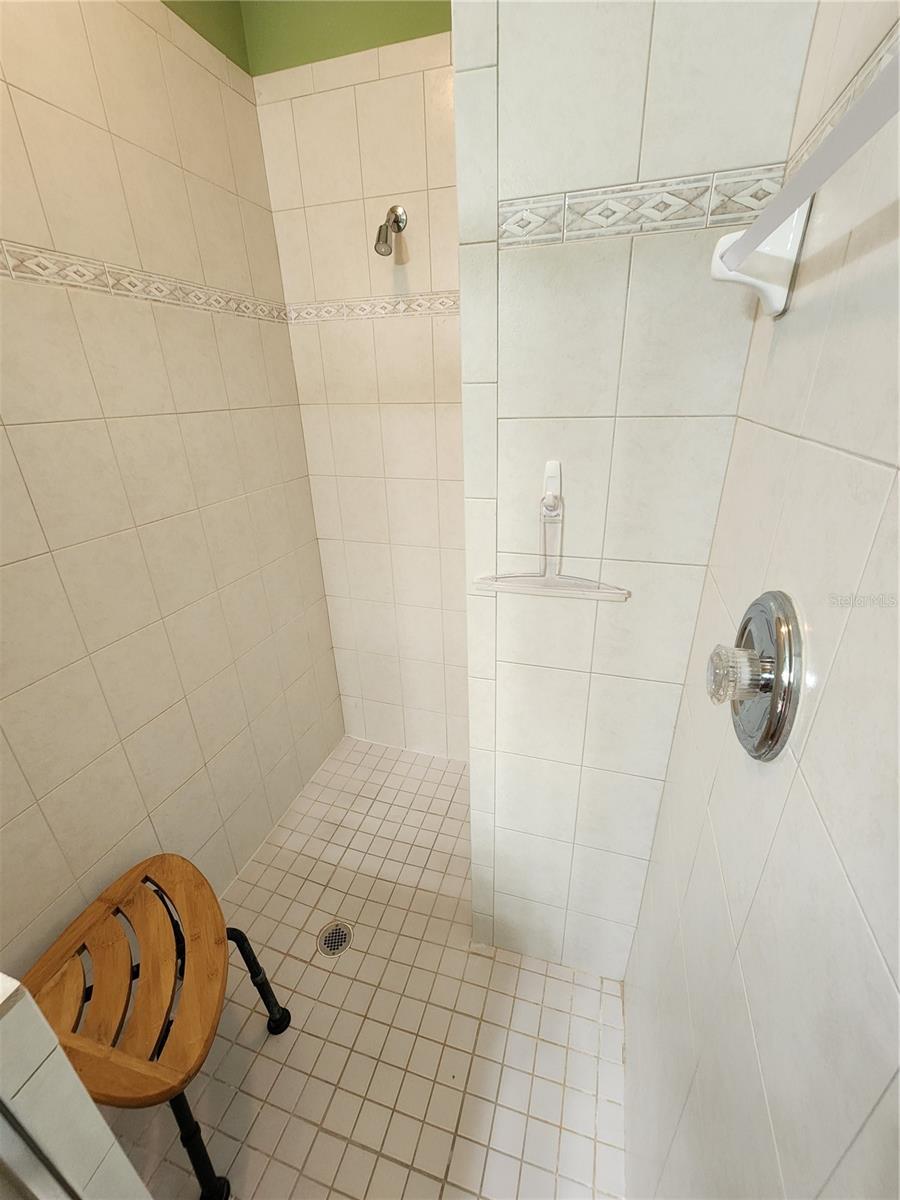 RAVINIA - Residential Lease