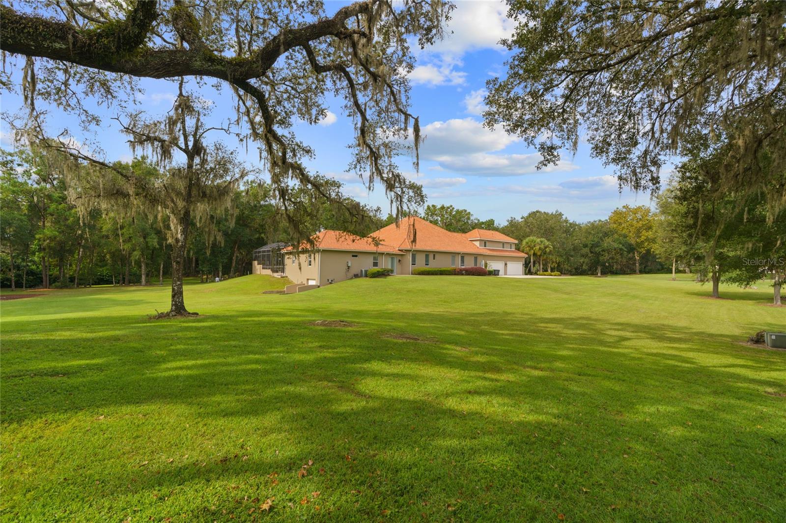 COUNTRY CLUB FARMS A HAMLET - Residential