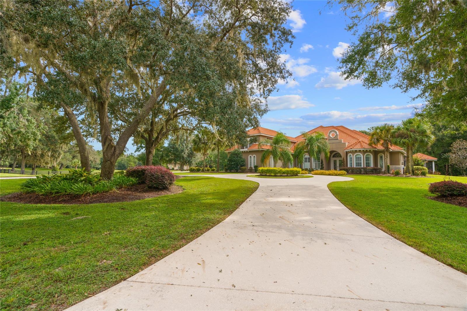 COUNTRY CLUB FARMS A HAMLET - Residential
