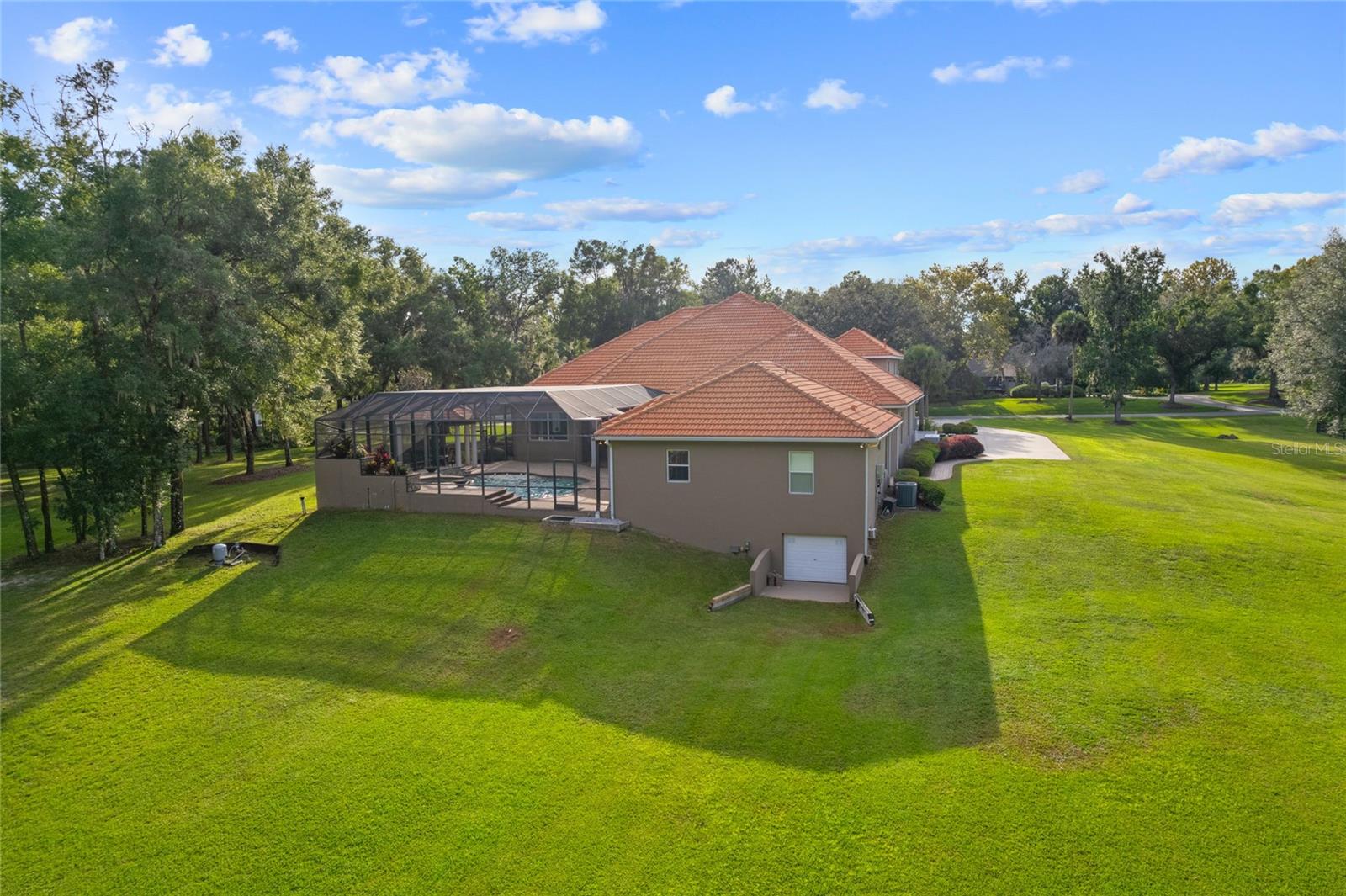 COUNTRY CLUB FARMS A HAMLET - Residential