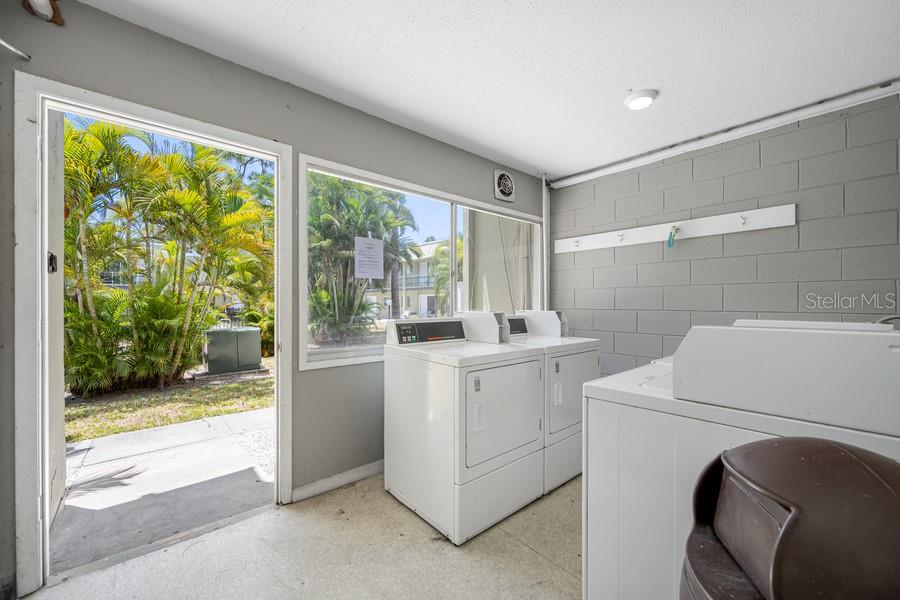 PALMLEE PARK - Residential Lease