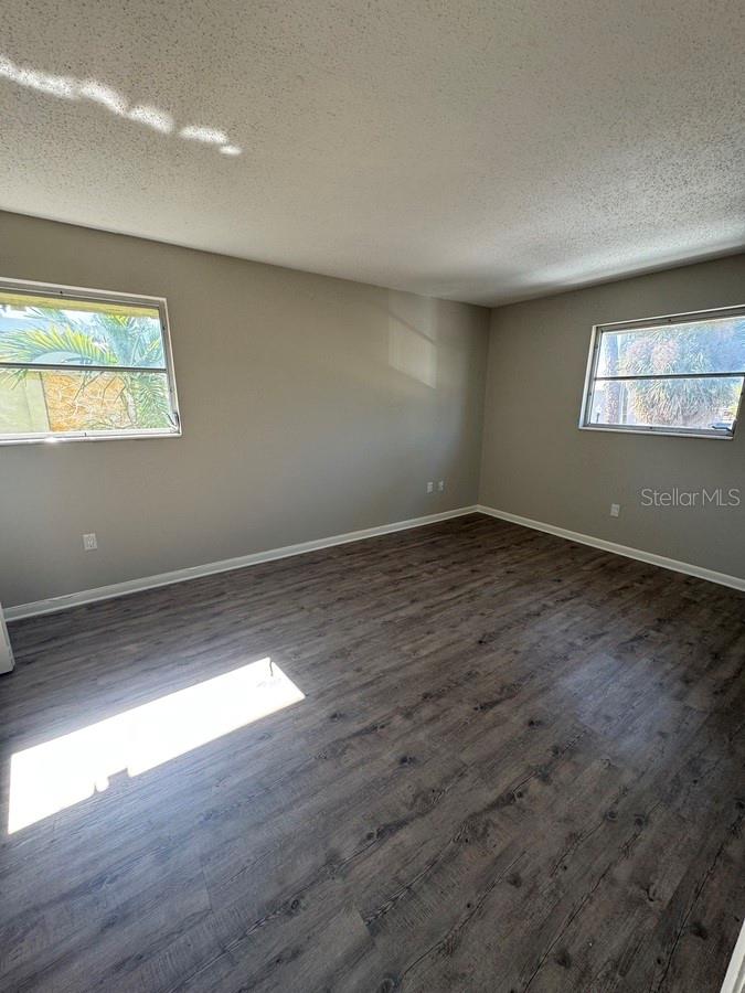 PALMLEE PARK - Residential Lease