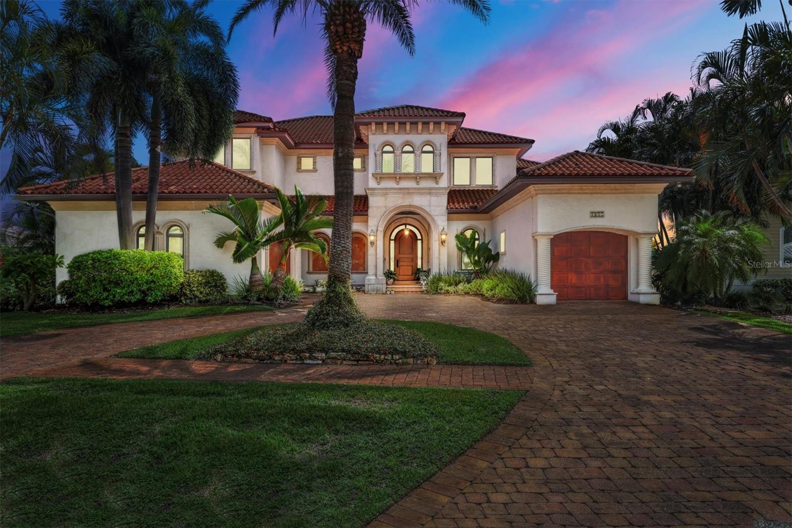 1097 EDEN ISLE DRIVE NE
