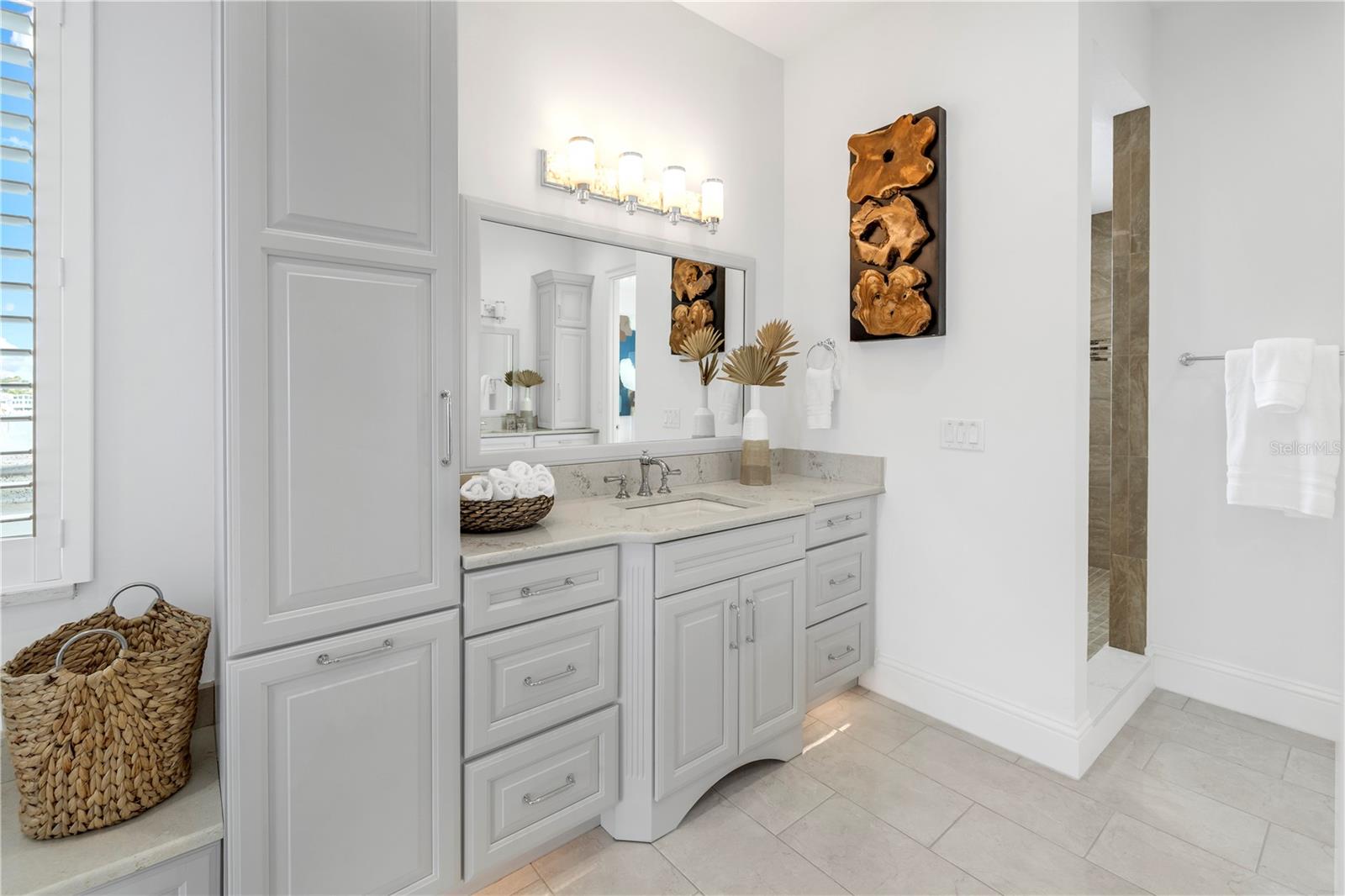 THREE PALMS POINT UNIT TEN - Residential